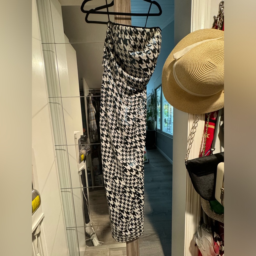 Karl lagerfeld long sleeveless dress. Size 4.